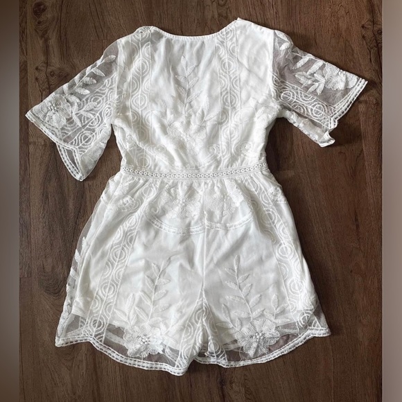 Windsor Laced white romper (SHIP SAME DAY/NEXT DAY) - Picture 2 of 2